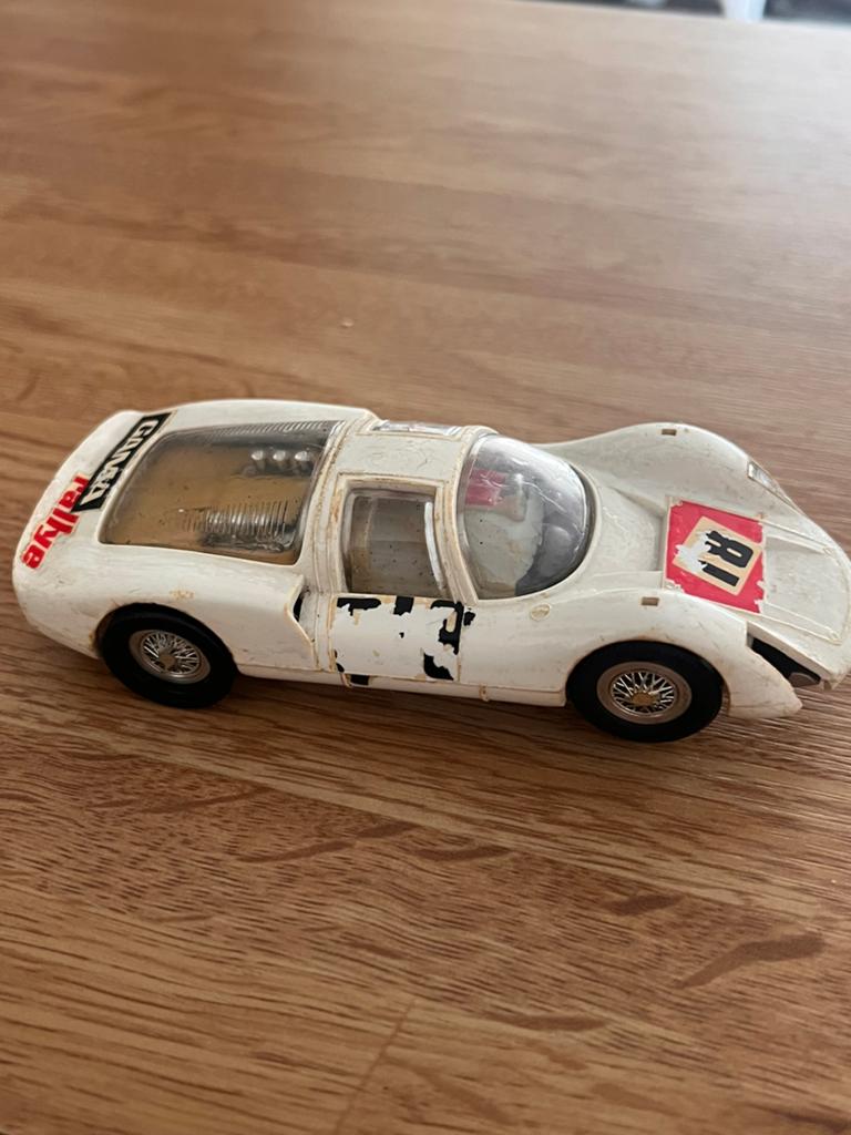 Vintage raceauto voor racebaan- Rechterkoplamp ontbreekt, Overige merken, Gebruikt, Auto, 1:32 tot 1:50