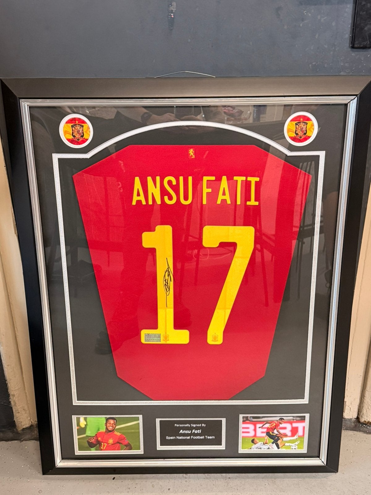 Ansu fati gesingeerd shirt + COA, Verzamelen, Ophalen, Zo goed als nieuw, Buitenlandse clubs, Shirt