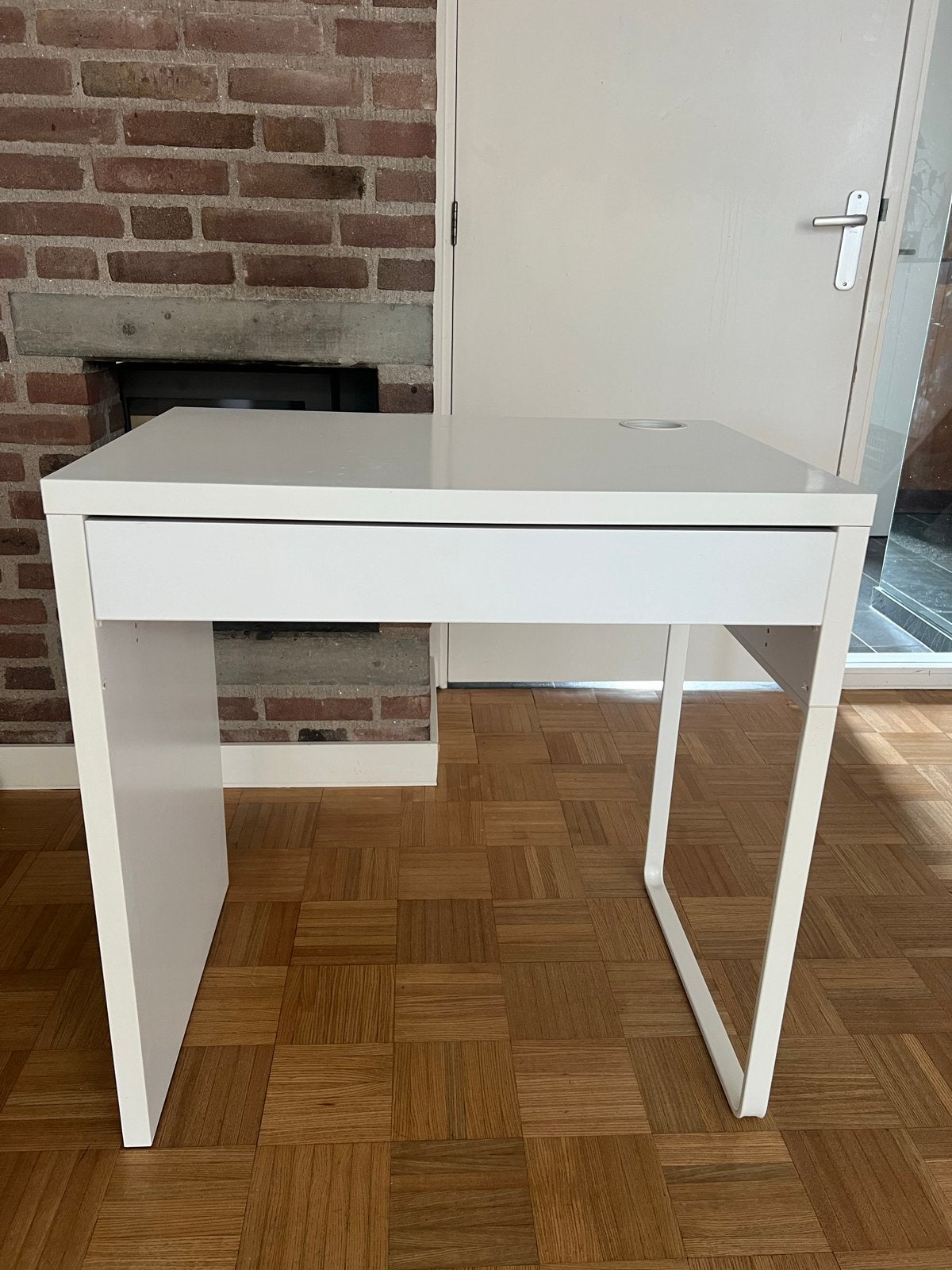 IKEA Micke bureau - Wit, compact en functioneel, Huis en Inrichting, Bureaus, Ophalen, Gebruikt, Met lades, Spaanplaat of MDF
