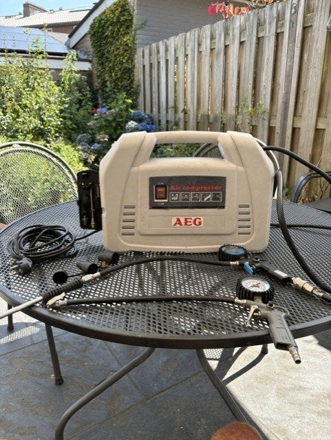 AEG pit-stop Air compressor 1100 w-8 bar, Doe-het-zelf en Verbouw, Compressors, Ophalen, 6 tot 10 bar, Zo goed als nieuw, Minder dan 200 liter/min