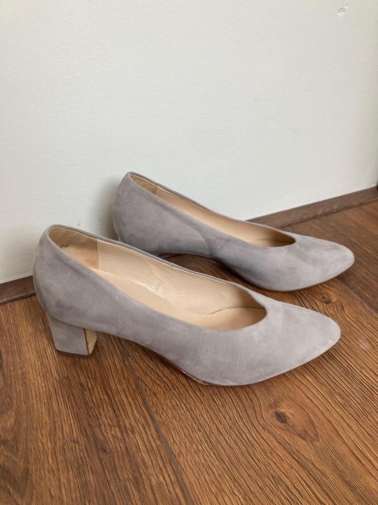 Peter Kaiser lichtgrijze pumps hakken maat 5.5 / 39 suede, Peter Kaiser, Pumps, Schusterstraße 33 79098 Freiburg Germany, Ophalen of Verzenden
