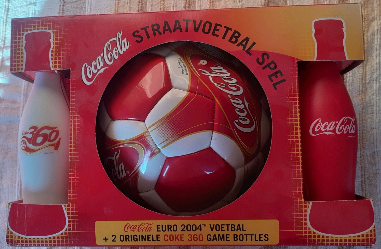 Coca-Cola EURO 2004 Voetbal Spel + 2 Coke 360 Game Bottles, Ophalen of Verzenden