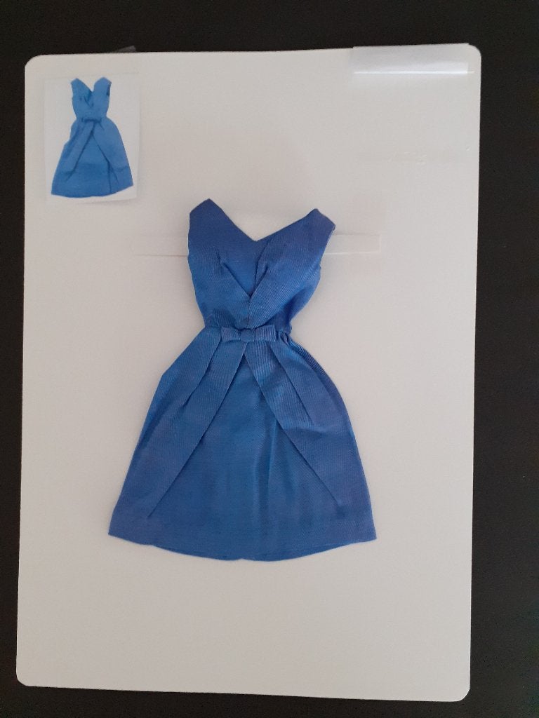 Vintage Barbie "Campus Belle Silk Sheath Dress" (1962/63), Verzamelen, Verzenden, Zo goed als nieuw, Kleertjes