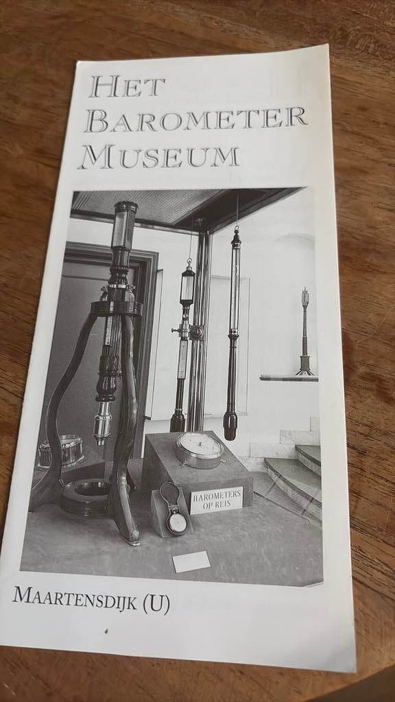 Folder jaren 80 museum barometers huygens en torricelli, Ophalen of Verzenden, Zo goed als nieuw
