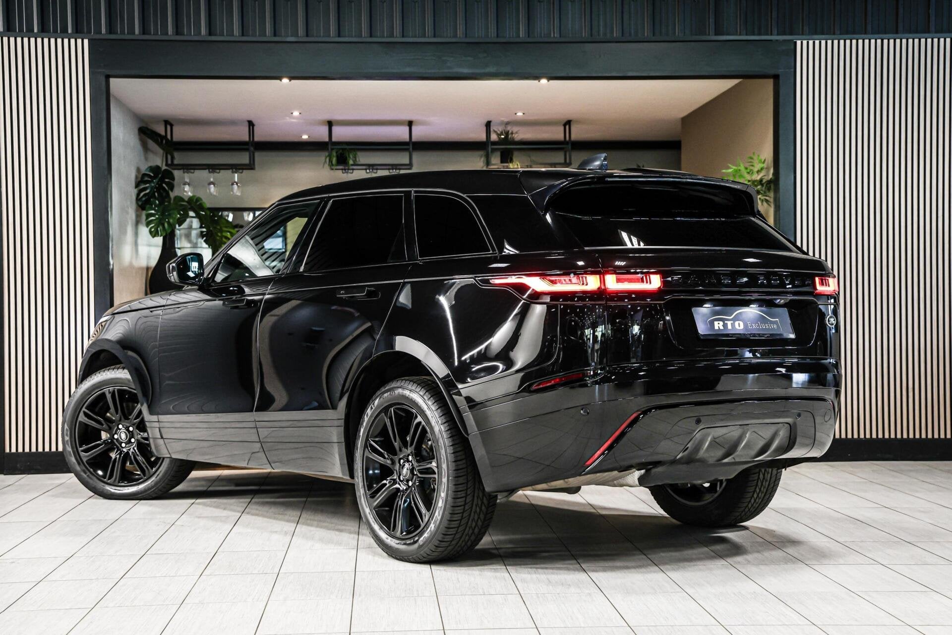 Land Rover Range Rover Velar 2.0 D200 AWD|Grijs kenteken, Auto's, Automaat, 4 cilinders, Met garantie (alle), Zwart