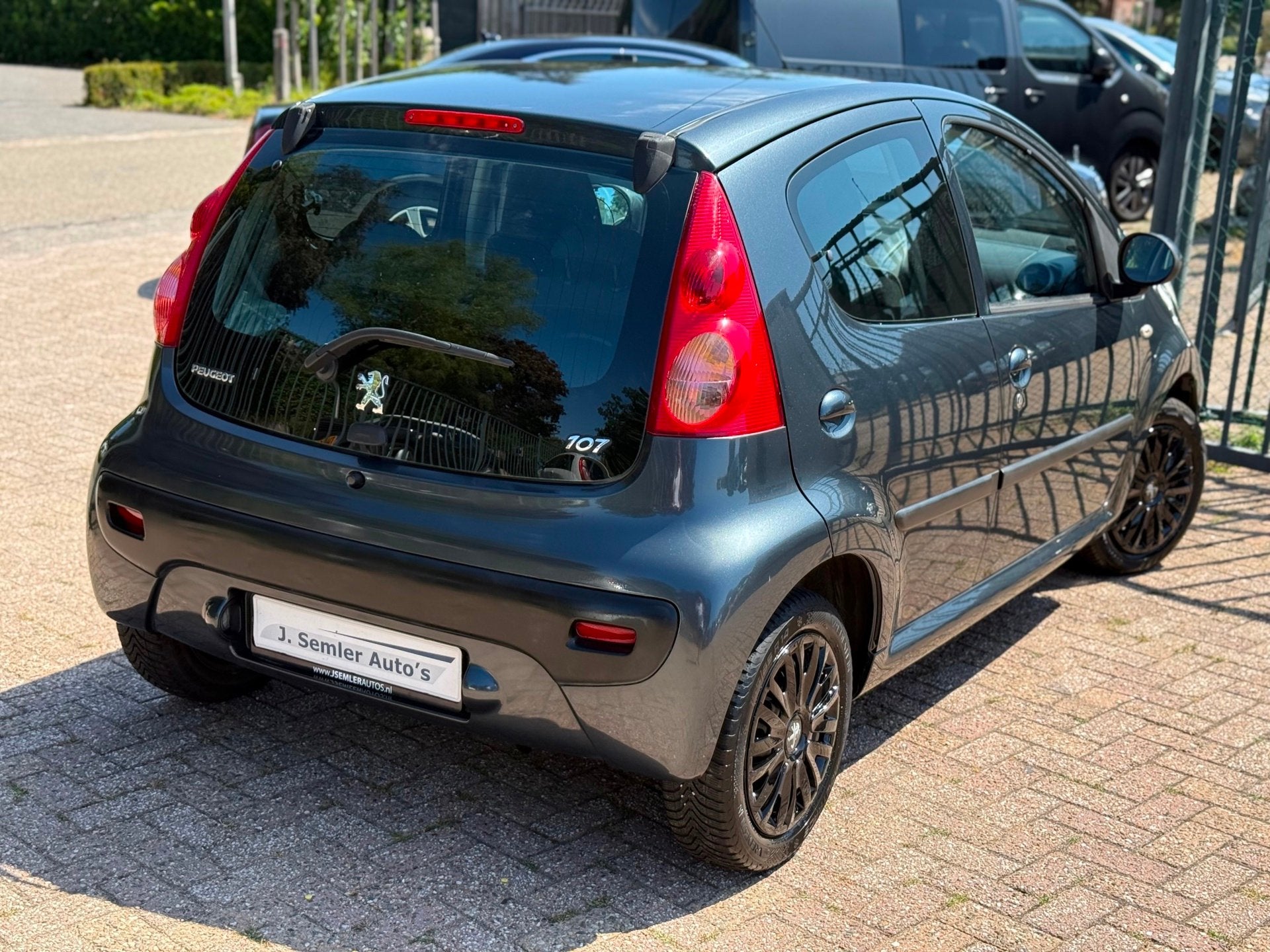 Peugeot 107 1.0-12V Sublime AIRCO NIEUWE KOPPELING APPLE CAR, Voorwielaandrijving, Startonderbreker, Gebruikt, 4 stoelen