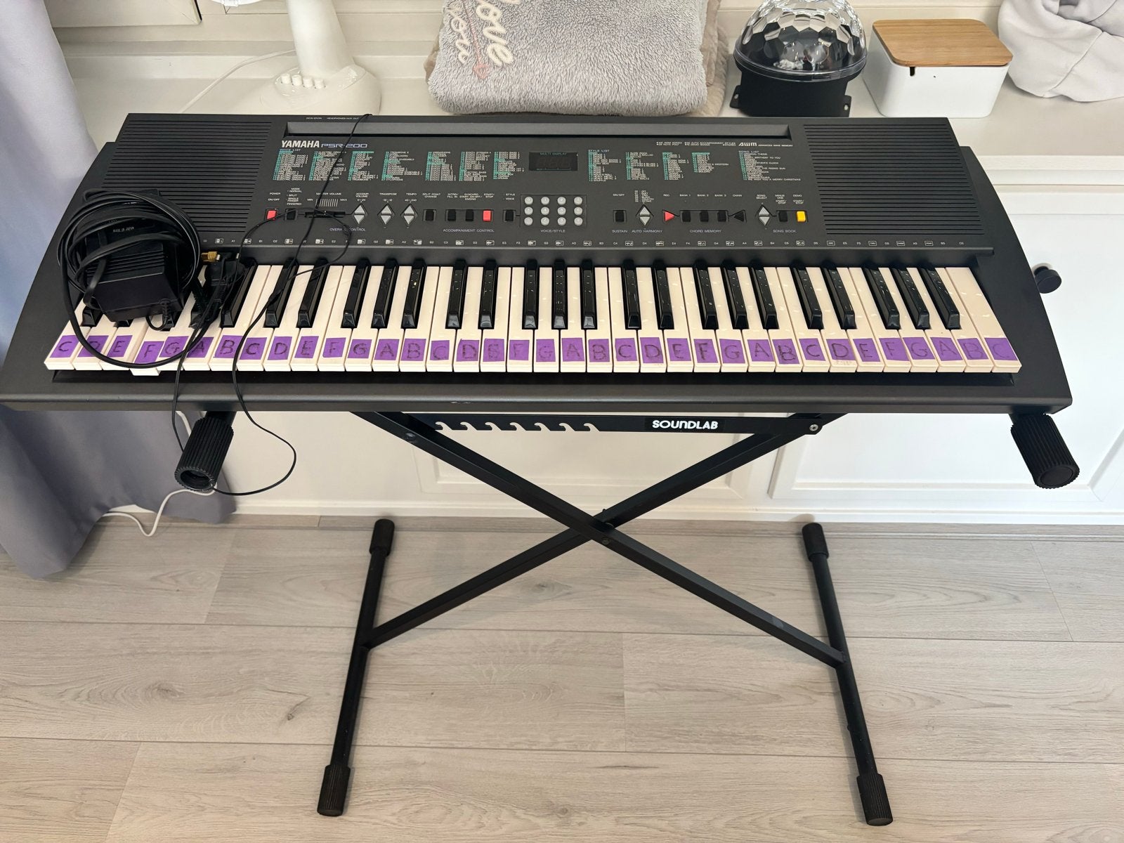Yamaha PSR-200 Keyboard met standaard en adapter, Yamaha, Ophalen of Verzenden, Met standaard, 61 toetsen