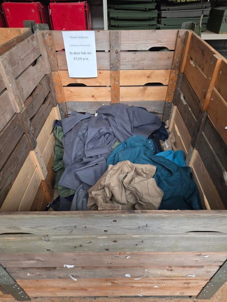 Restant werkkleding broeken stofjassen kieltjes overalls, Tuin en Terras, Werkkleding, Ophalen, ., Nieuw, .