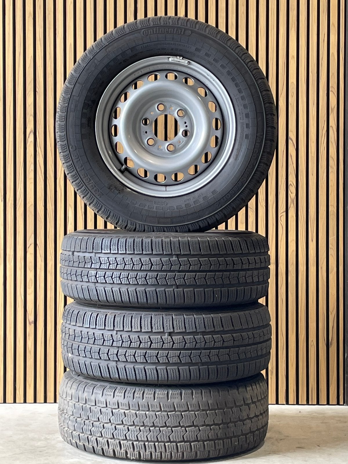 16 inch Mercedes Sprinter 4 seasons Continental en Nexen, Ophalen, 16 inch, Banden en Velgen, 235 mm
