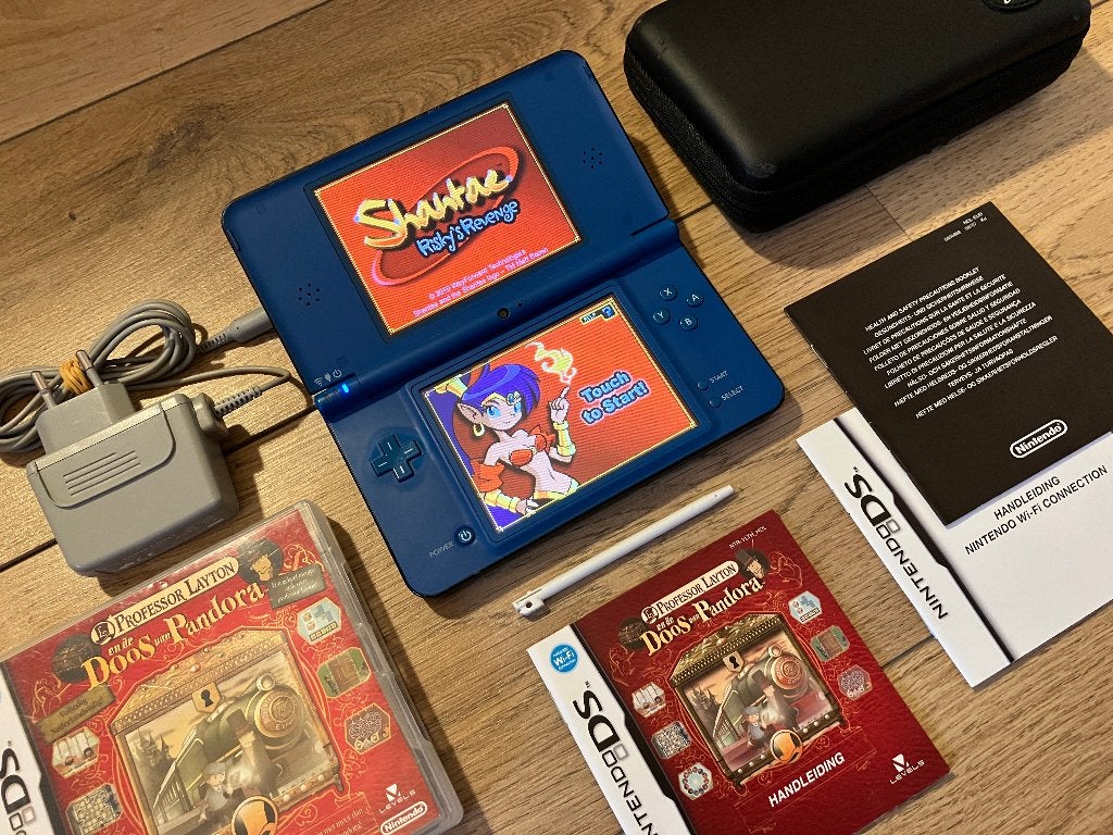 Nintendo DSi XL - Inclusief spellen & tas, Spelcomputers en Games, Spelcomputers | Nintendo DS, Ophalen of Verzenden, Gebruikt