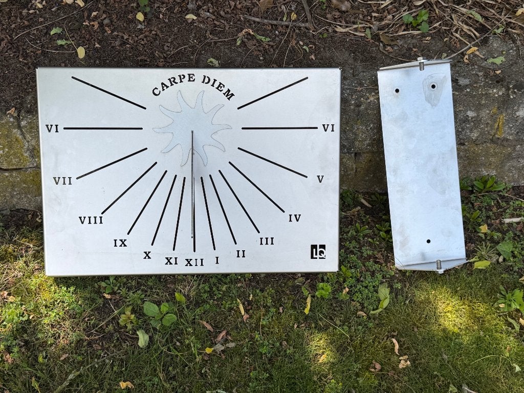 Muur zonnewijzer instelbaar rvs, Tuin en Terras, Zonnewijzers, Ophalen, Zo goed als nieuw