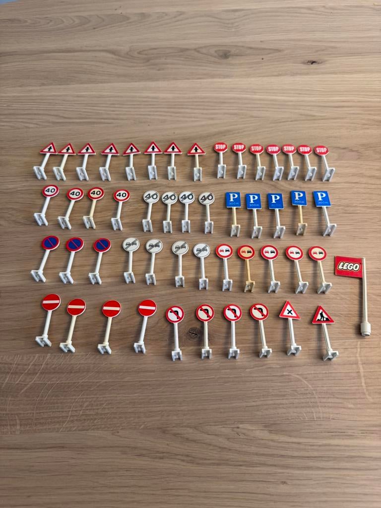 LEGO verkeersborden en LEGO vlag, Lego, Accessoire, Ophalen of Verzenden, Zo goed als nieuw