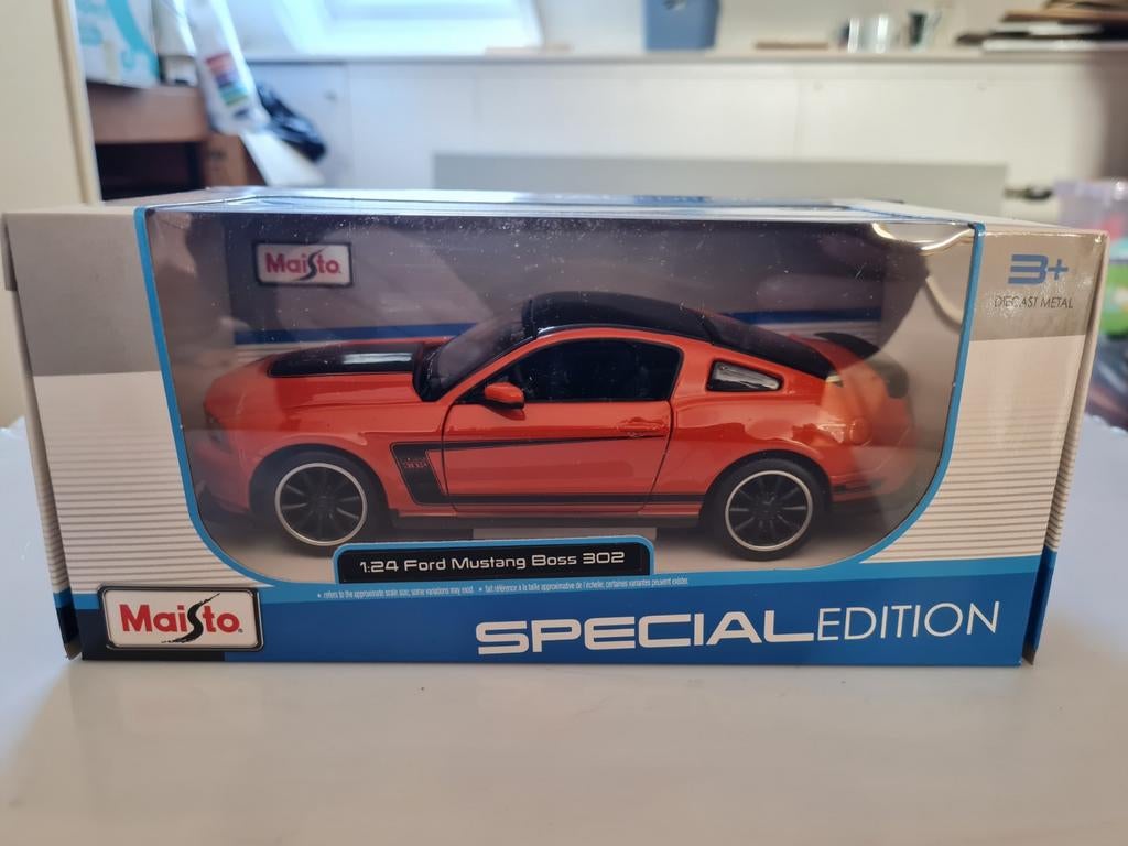 Ford Mustang Boss 302 oranje/zwart 1:24 ( Maisto), Ophalen of Verzenden, Nieuw, Auto, Maisto