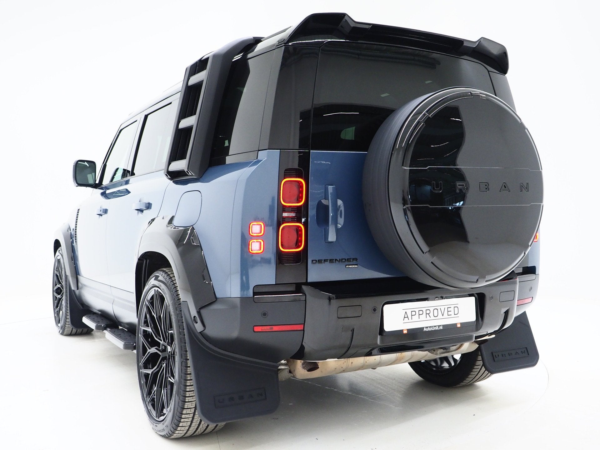 Land Rover Defender 110 2.0 P400e 110 Urban WideTrack Look |, Auto's, Automaat, 404 pk, Gebruikt, Zwart