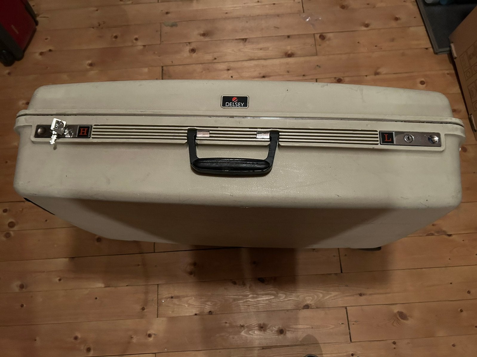 Beige hardcase Delsey reiskoffer, Gebruikt, Hard kunststof, 55 cm of meer, Ophalen