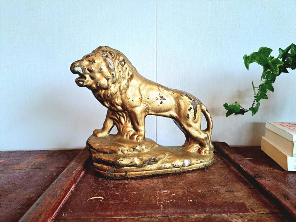 Antiek gipsen beeld van een leeuw, goudkleurig, Ophalen of Verzenden
