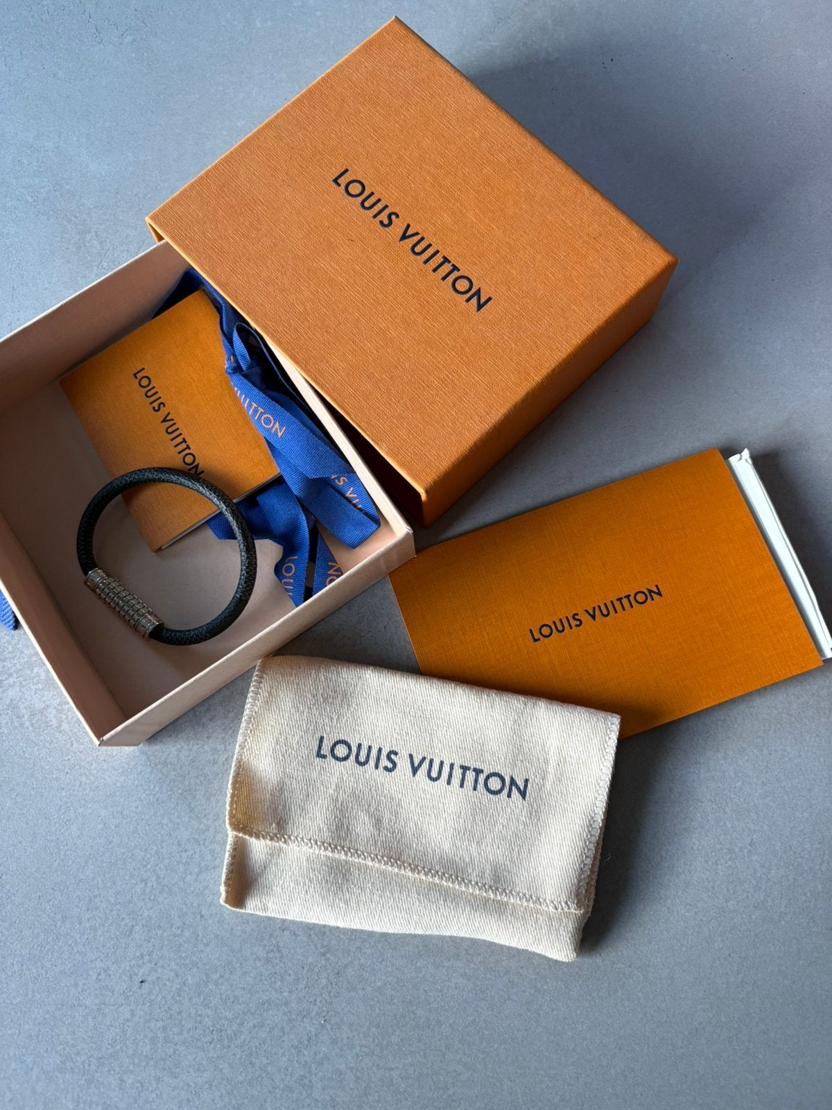 Louis Vuitton Digit Bracelet M6626D, Maat 19, Ophalen of Verzenden, Zwart, Leer