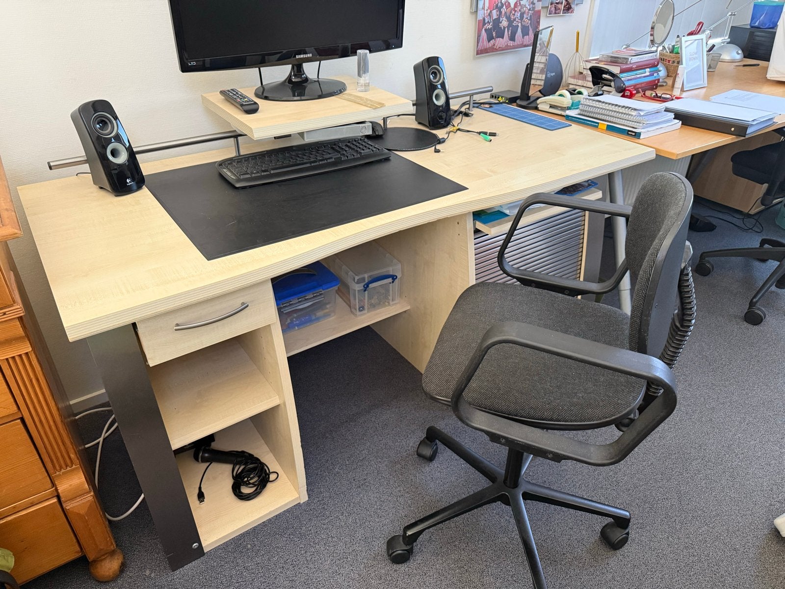 Bureau met bureaustoel te koop, Gebruikt, Ophalen of Verzenden, Computerbureau, Beige