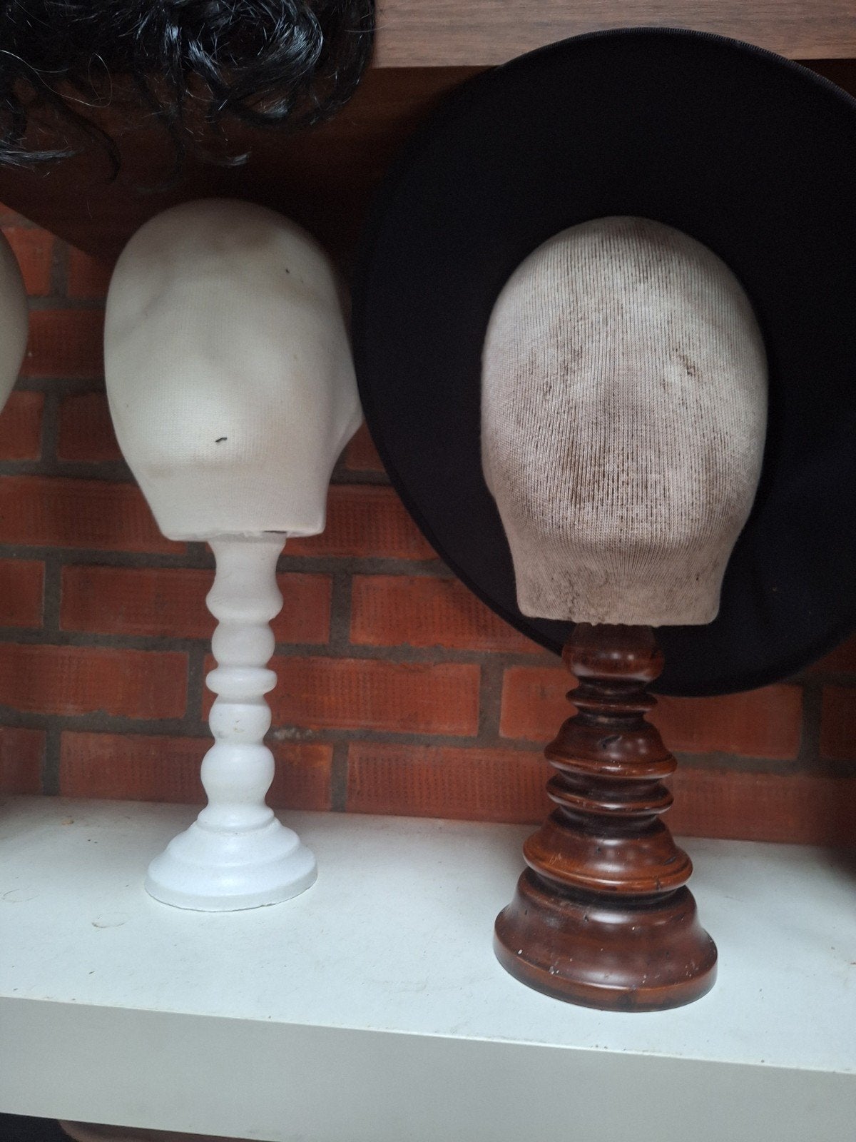 HOOFD/HOOFDEN/HOEDEN PRUIKEN DISPLAY, Ophalen of Verzenden, Zo goed als nieuw