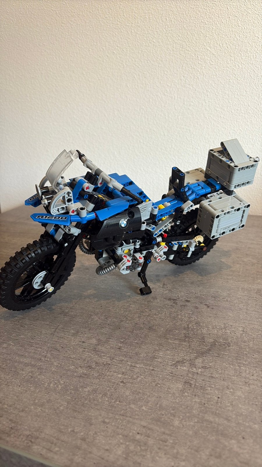 Lego set 42063 - bmw r1200 GS Adventure, Ophalen of Verzenden, Zo goed als nieuw