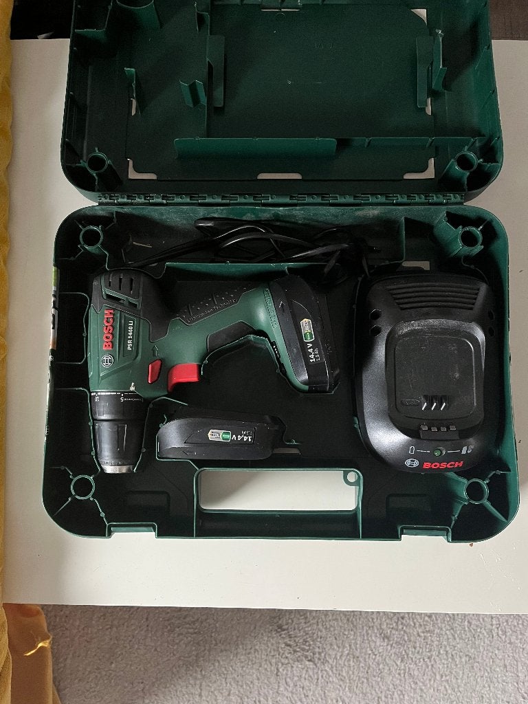 Bosch PSR 1440 LI defect + 2 accu’s 1,5Ah, lader, koffer