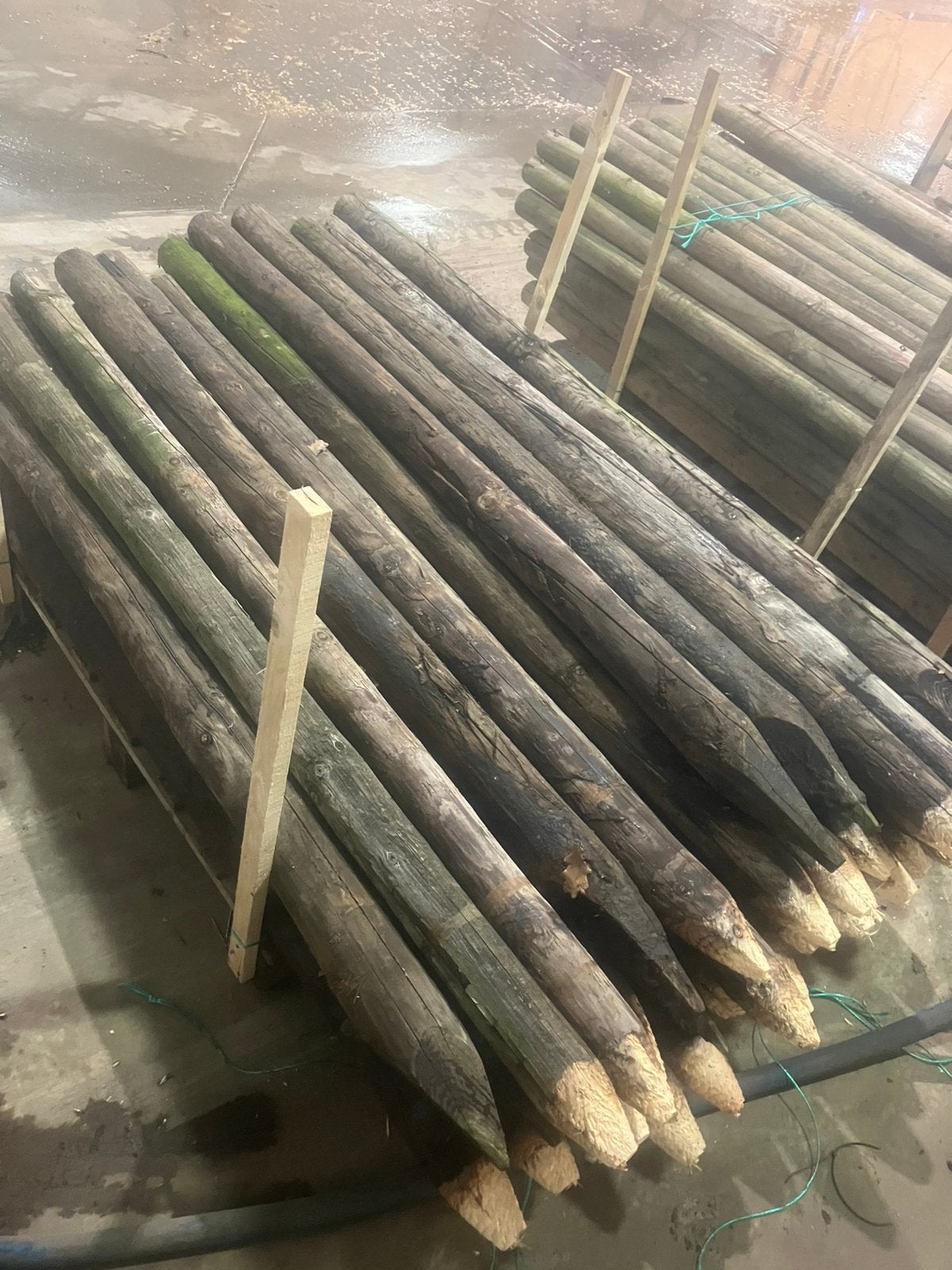 Weipalen met punt afrasteringspalen weidepalen carbuleum, Ophalen, Gebruikt, 180 tot 250 cm, Palen