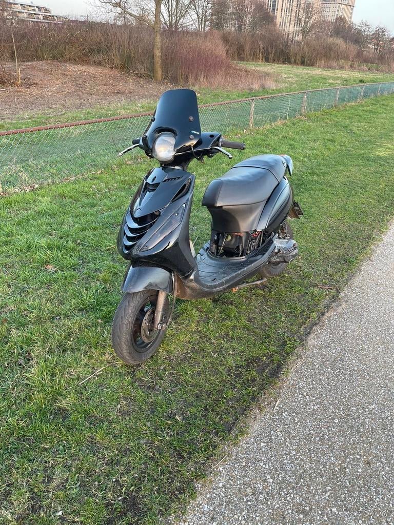 Piaggio zip 125cc 2 takt, Fietsen en Brommers, Scooters | Piaggio, Ophalen, Zo goed als nieuw, Benzine, Zip