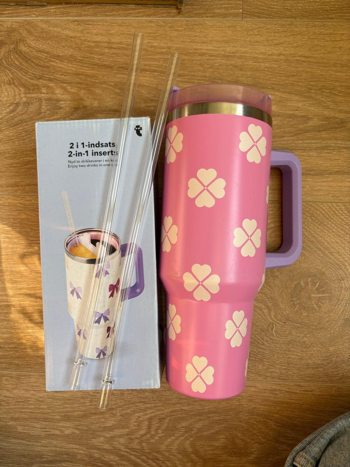 Roze 2-in-1 drinkbeker met klavertjes en rietjes, Overige typen, Kunststof, Nieuw, Ophalen of Verzenden