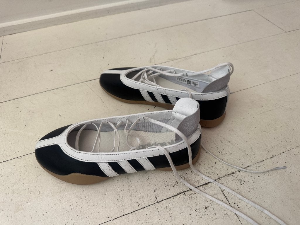gloednieuw: Adidas ballerina's maat 40, Ophalen, Adidas, Zwart, Sneakers of Gympen