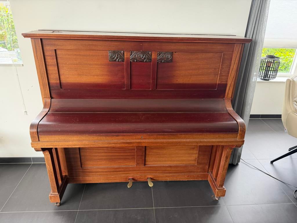 Decoratieve antieke W. Hartmann piano, Ophalen, Gebruikt, Bruin, Piano