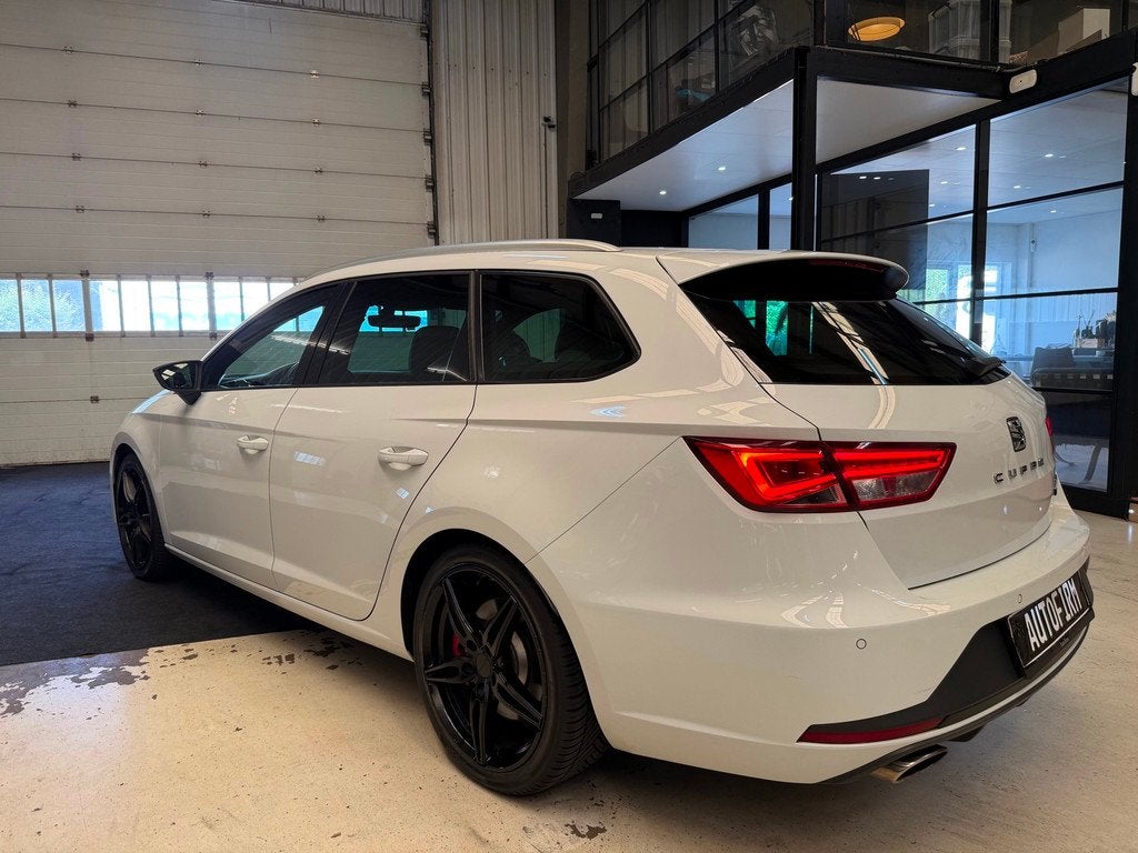 SEAT Leon ST 2.0 TSI Cupra 290 Automaat Bluetooth Parkeersen, Auto's, Seat, 15 km/l, Gebruikt, Zwart, 4 cilinders