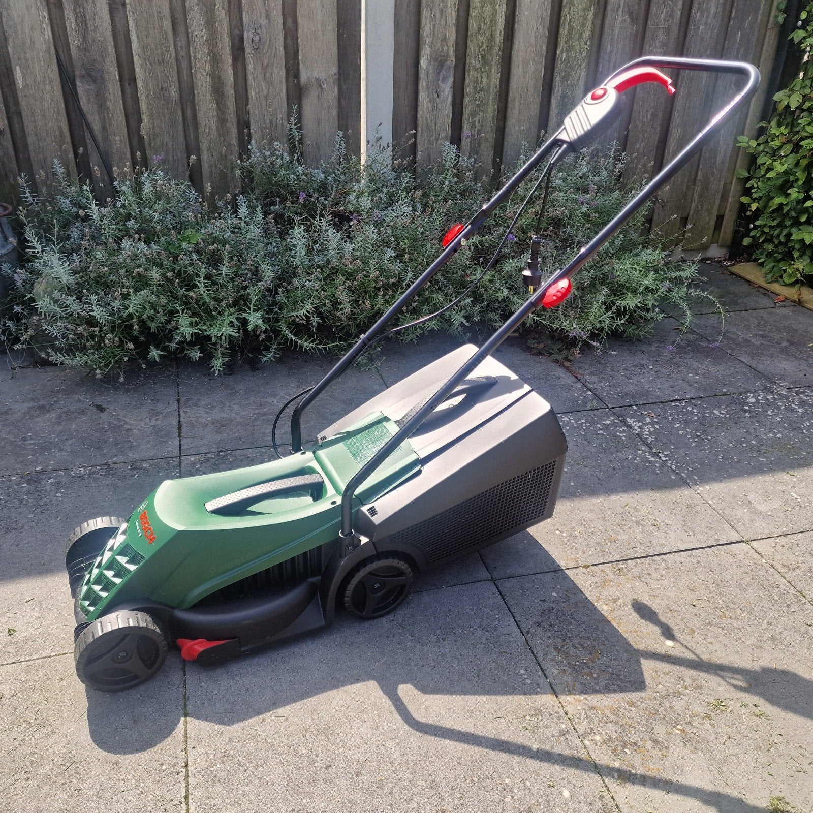 Bosch EasyRotak 32-215 elektrische grasmaaier 1 x gebruikt, Tuin en Terras, Grasmaaiers, Cirkelmaaier, Elektrische grasmaaier