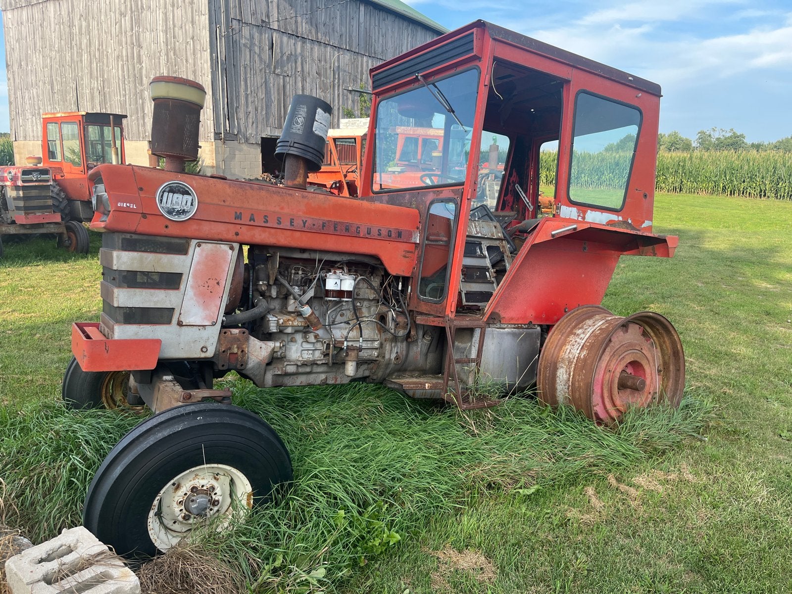 Massey Ferguson 1100 Tractor - Opknapper/Onderdelen, Ophalen of Verzenden, Gebruikt