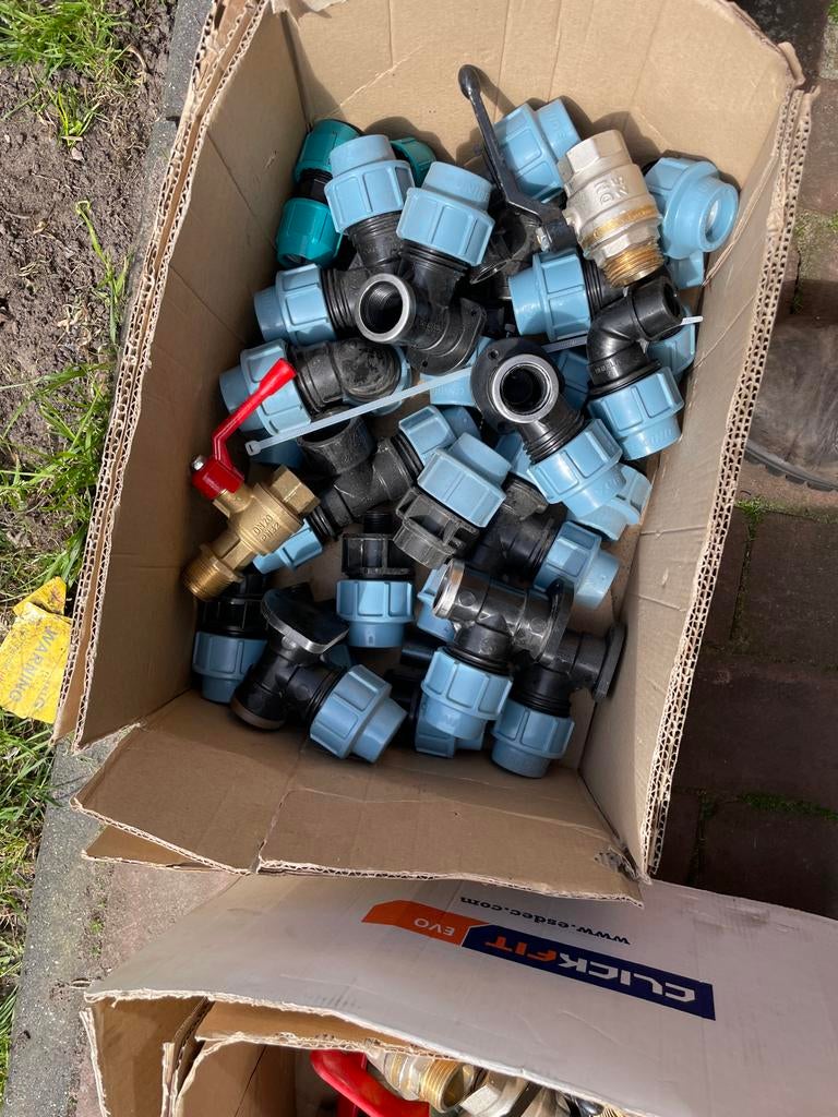Diverse kranen 1” en 3/4” en Unidelta koppelingen, Doe-het-zelf en Verbouw, Buizen en Afvoer, Overige materialen, Gebruikt, Overige typen
