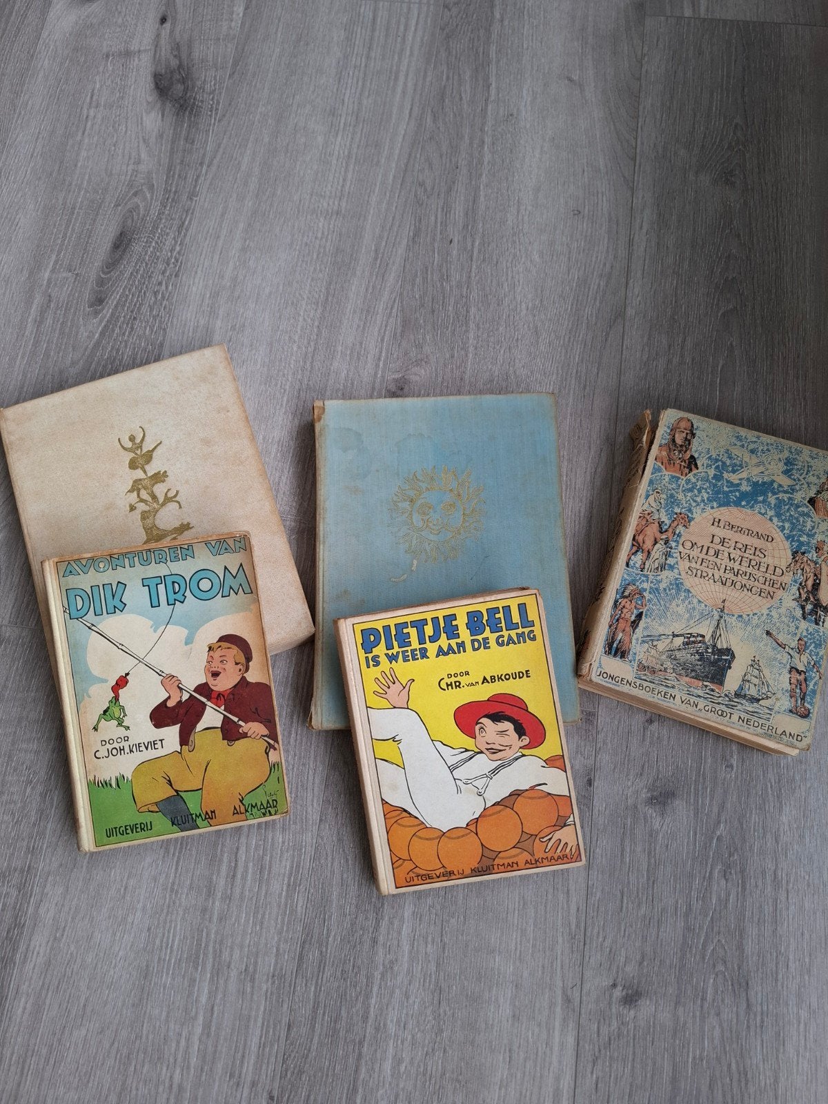 Vijf oude kinder- en sprookjesboeken, deels uit jaren '30, Ophalen of Verzenden, Gelezen, Fictie algemeen