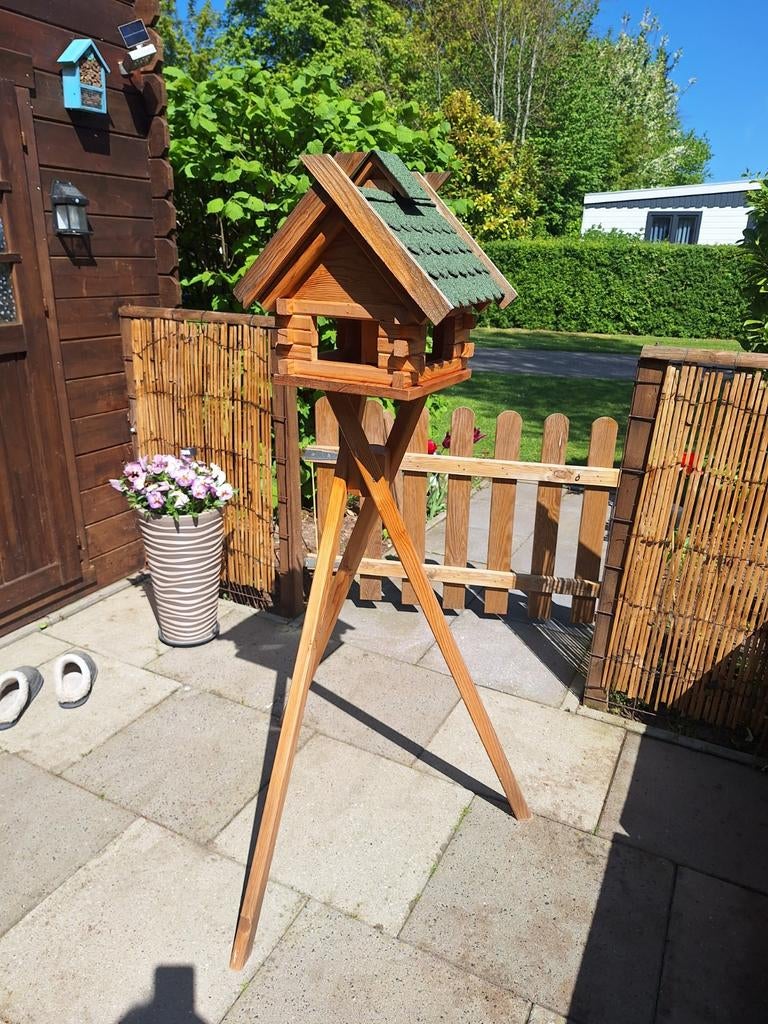 Houten vogelhuisje op standaard - Zo goed als nieuw, Ophalen, Zo goed als nieuw