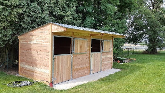 Twee paardenstallen (3x3) in één lijn – zelfbouwpakket, Stalling