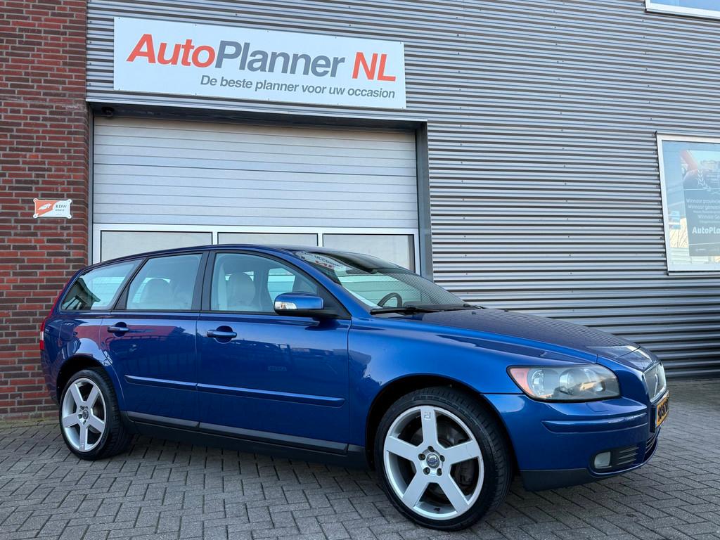 Volvo V50 2.5 T5 AWD Summum! 220PK! Clima! Cruise! Leder!, Auto's, Stoelverwarming, Gebruikt, 700 kg, Blauw