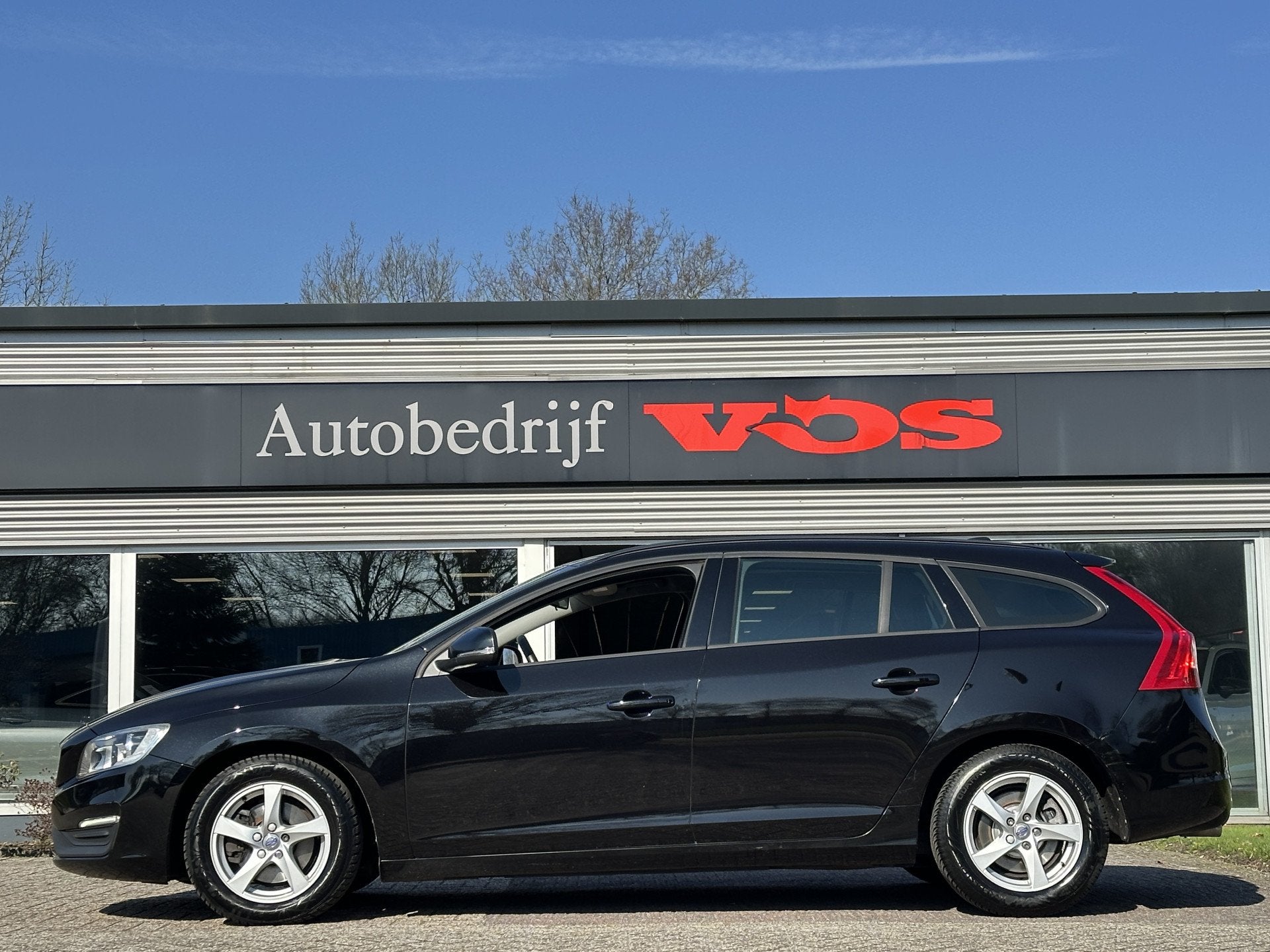 Volvo V60 2.0 D2 Automaat | Navi | Cruise | Trekhaak | BTW, Auto's, Stof, Gebruikt, 4 cilinders, 1969 cc