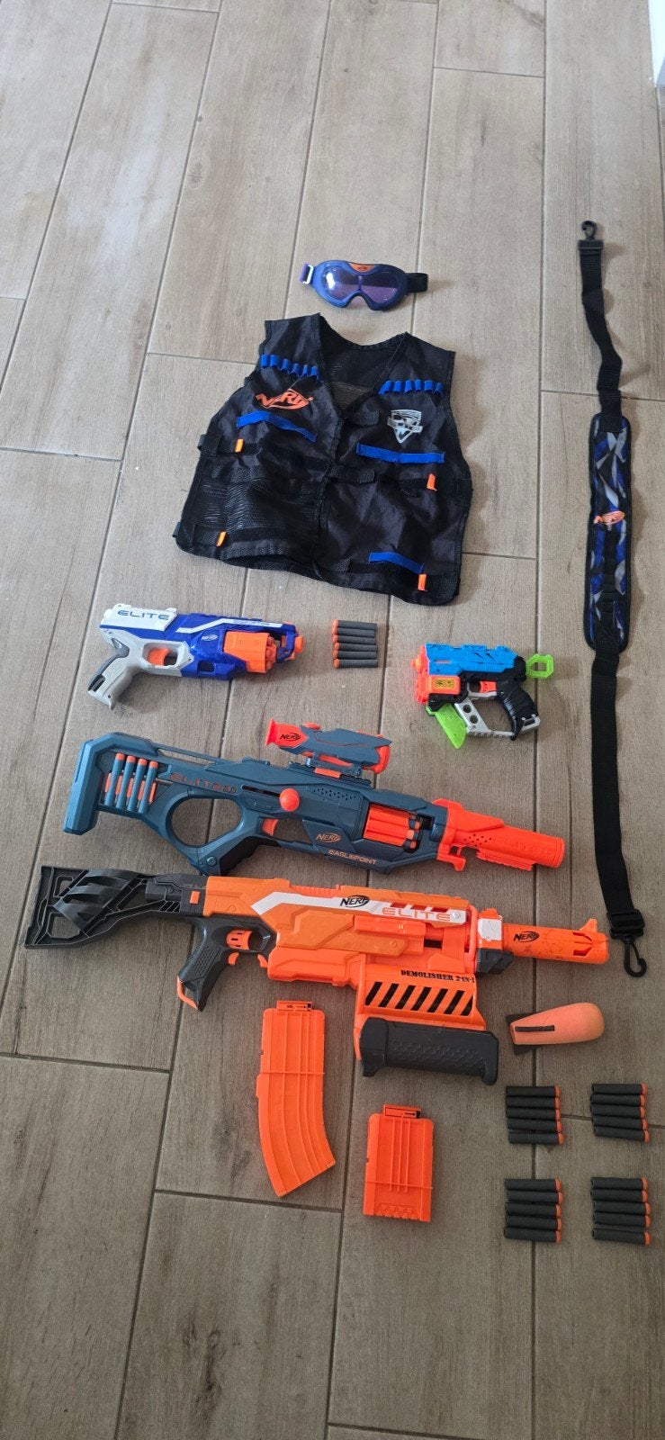 set van nerf pistolen, pijltjes, een bril en vest, Ophalen of Verzenden, Gebruikt