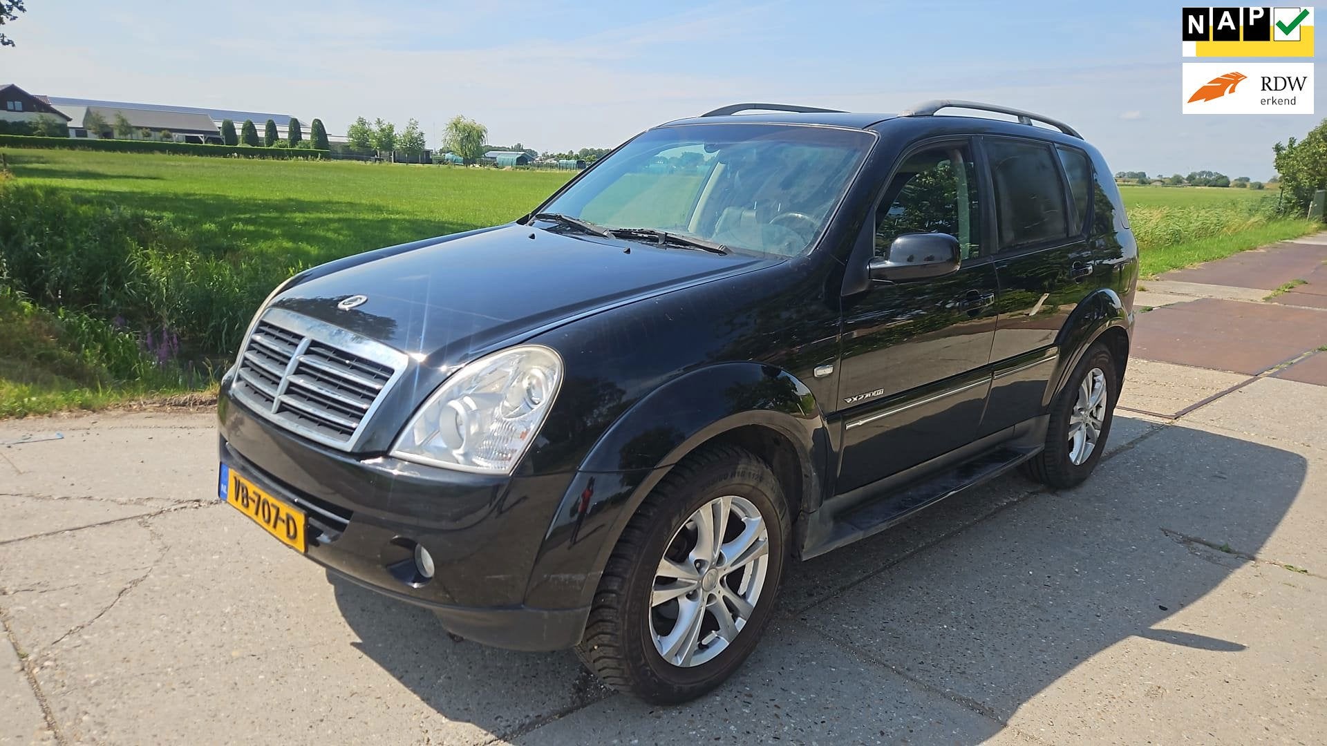 SsangYong Rexton RX 270 XVT Sapphire/ grijskenteken/ automaa, Auto's, Bestelauto's, Automaat, Euro 5, Gebruikt, Zwart