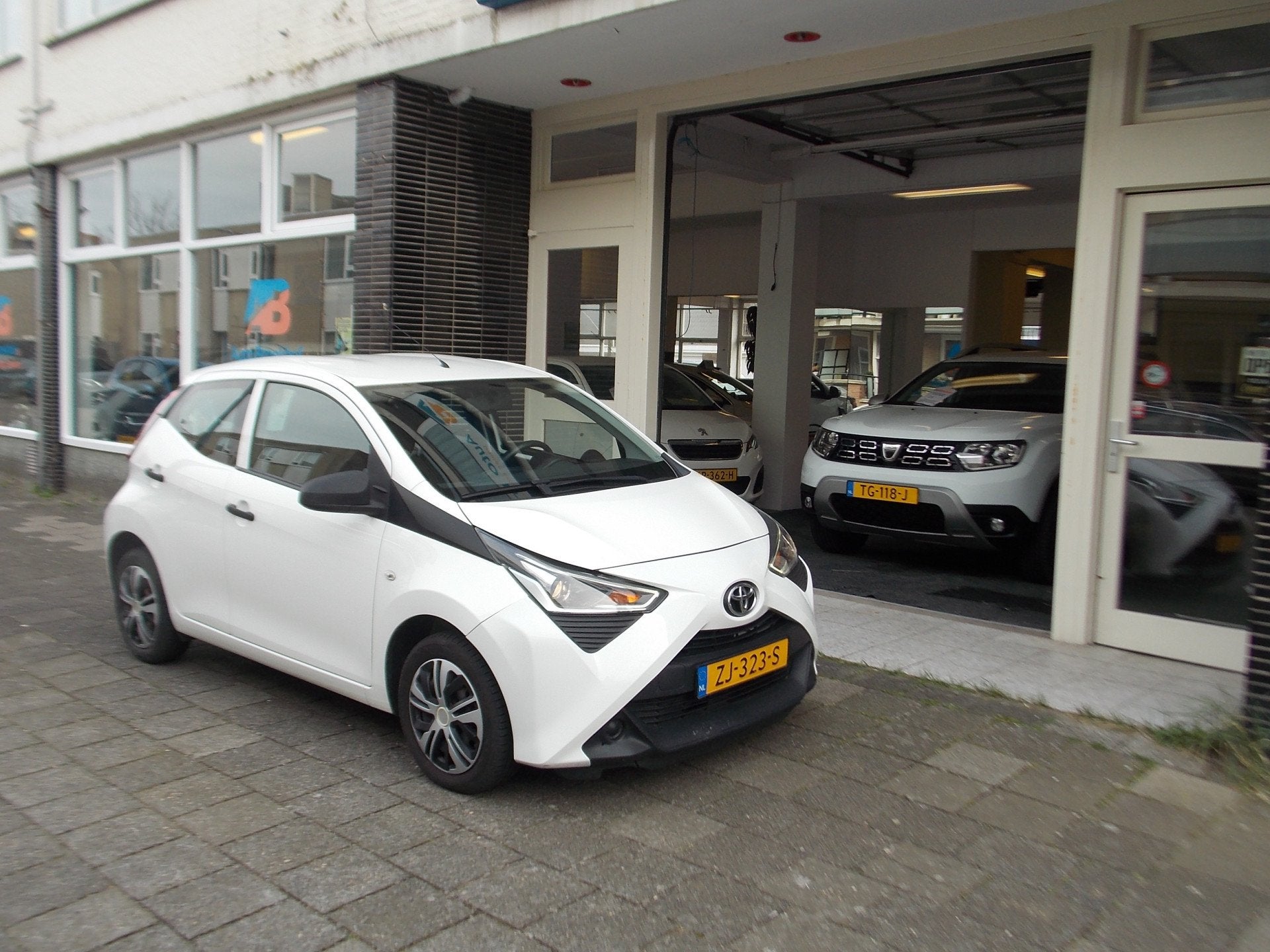 Toyota Aygo 1.0 VVT-i x-fun AIRCO 5 DEURS (bj 2019), Voorwielaandrijving, Gebruikt, Euro 6, 4 stoelen