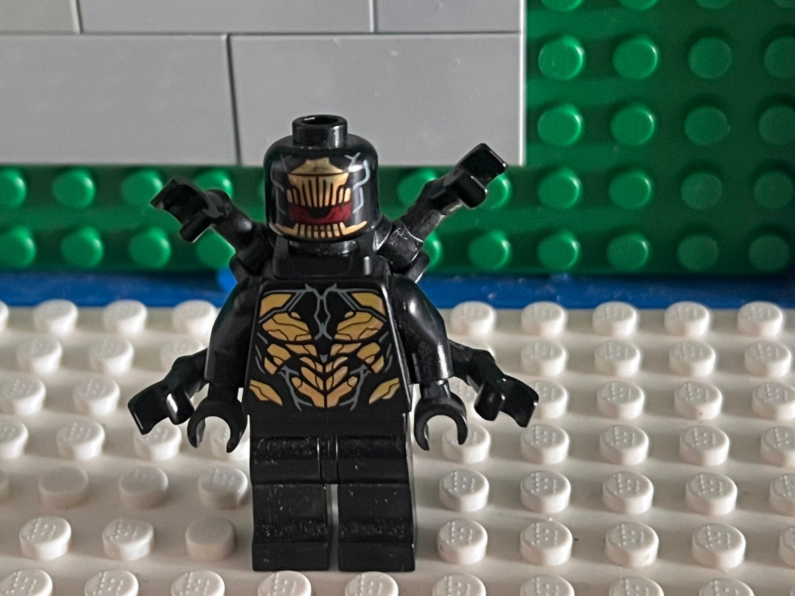 Lego outsider marvel minifiguur, Ophalen of Verzenden, Zo goed als nieuw