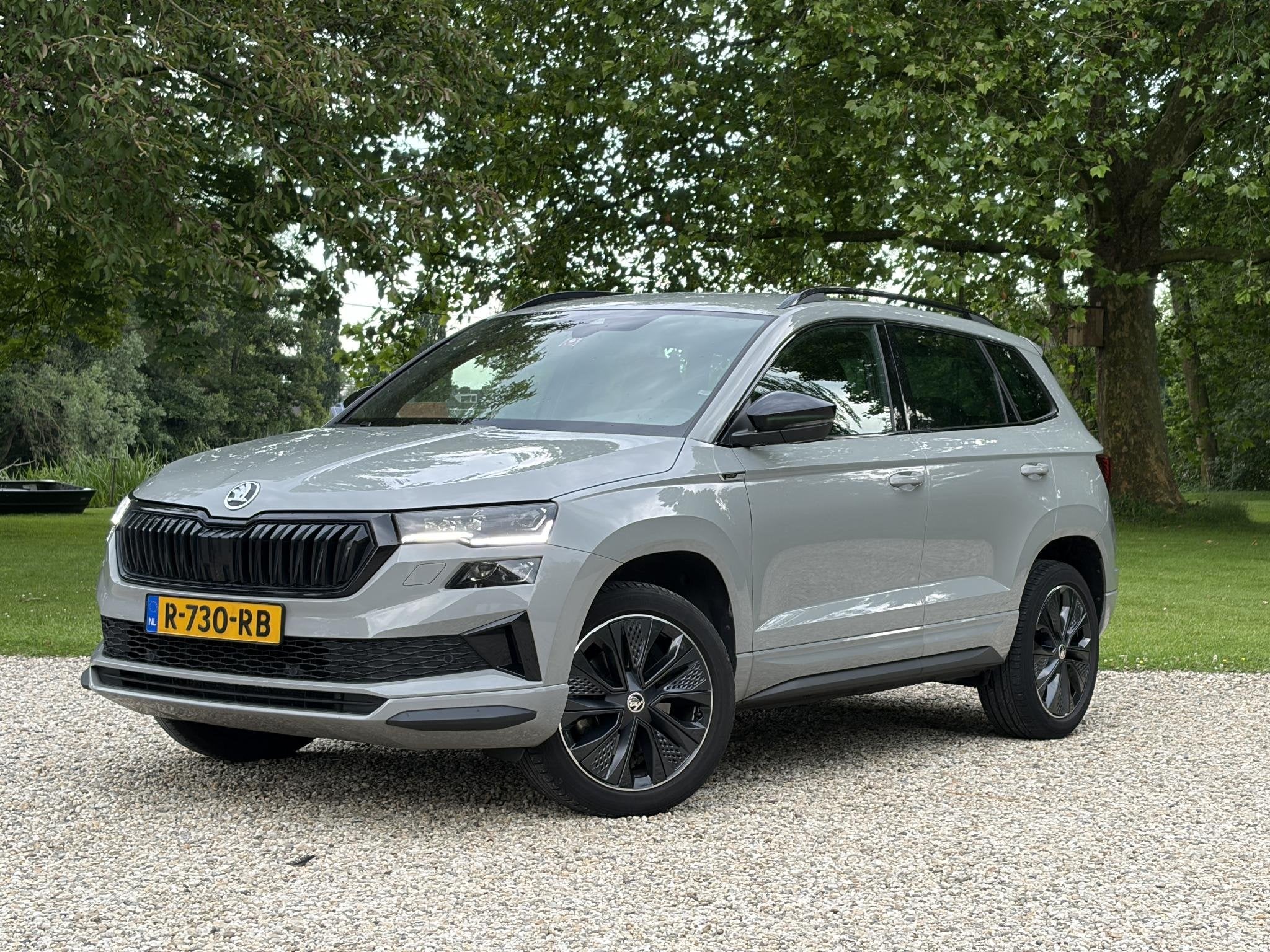 Skoda Karoq 1.5 TSI Sportline *Nieuwe Model 2023-Heden*, Auto's, Voorwielaandrijving, Stof, 150 pk, Handgeschakeld