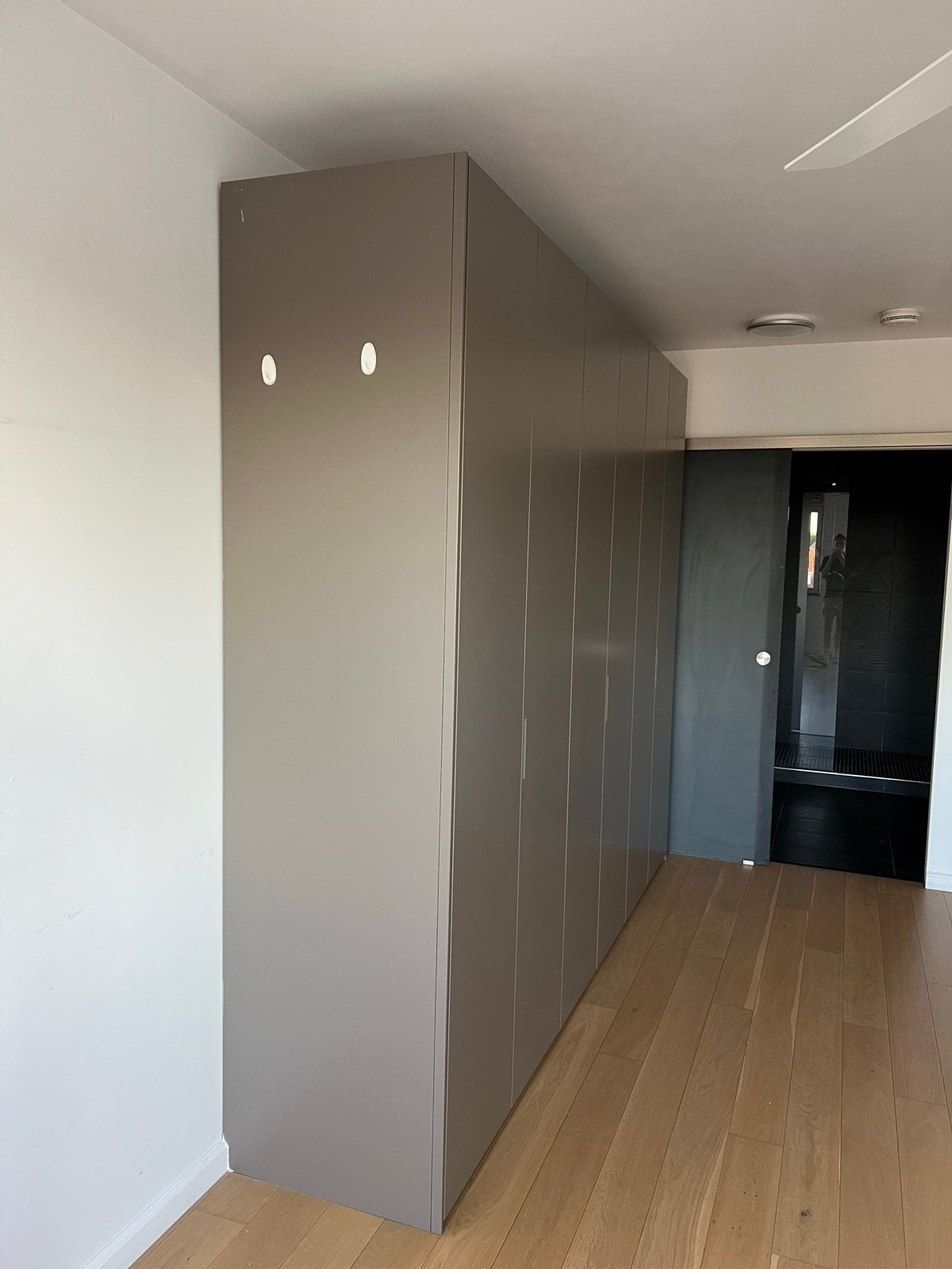 Kledingkast met automatische verlichting en lades, Ophalen, 200 cm of meer, Zo goed als nieuw, Met lade(s)