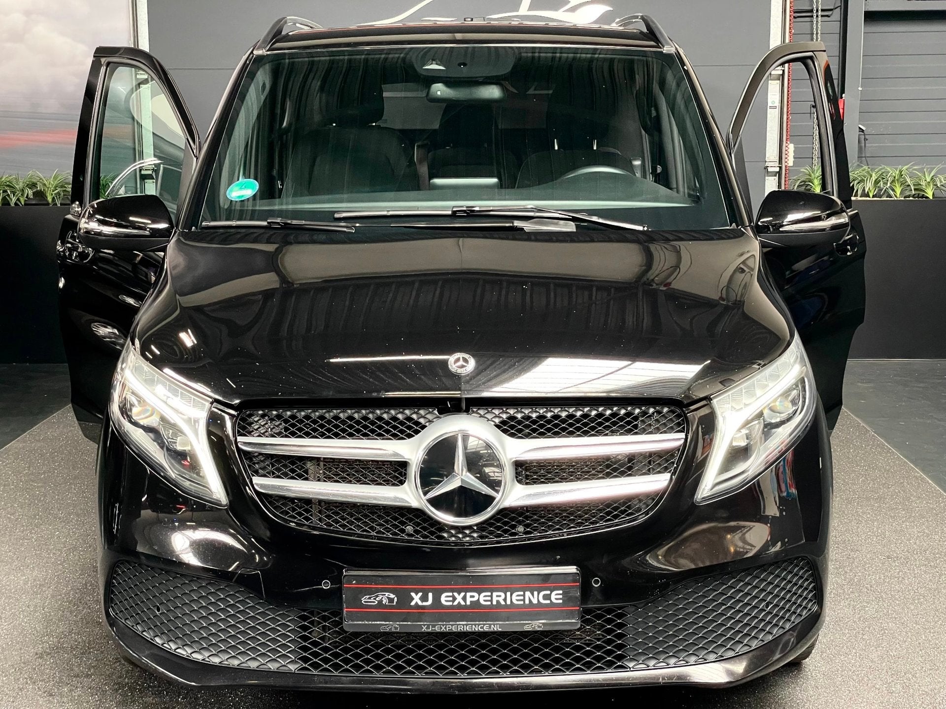 Mercedes-Benz V-KLASSE 300d Lang DC Avantgarde/240 PK/PANO/N, Auto's, Automaat, Gebruikt, 4 cilinders, 2000 kg