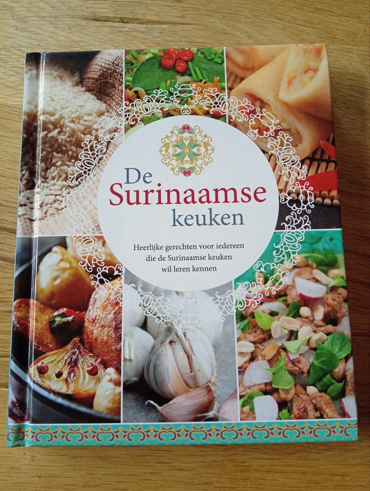 De Surinaamse keuken - Heerlijke gerechten voor iedereen, Boeken, Kookboeken, Ophalen of Verzenden, Zo goed als nieuw, Hoofdgerechten