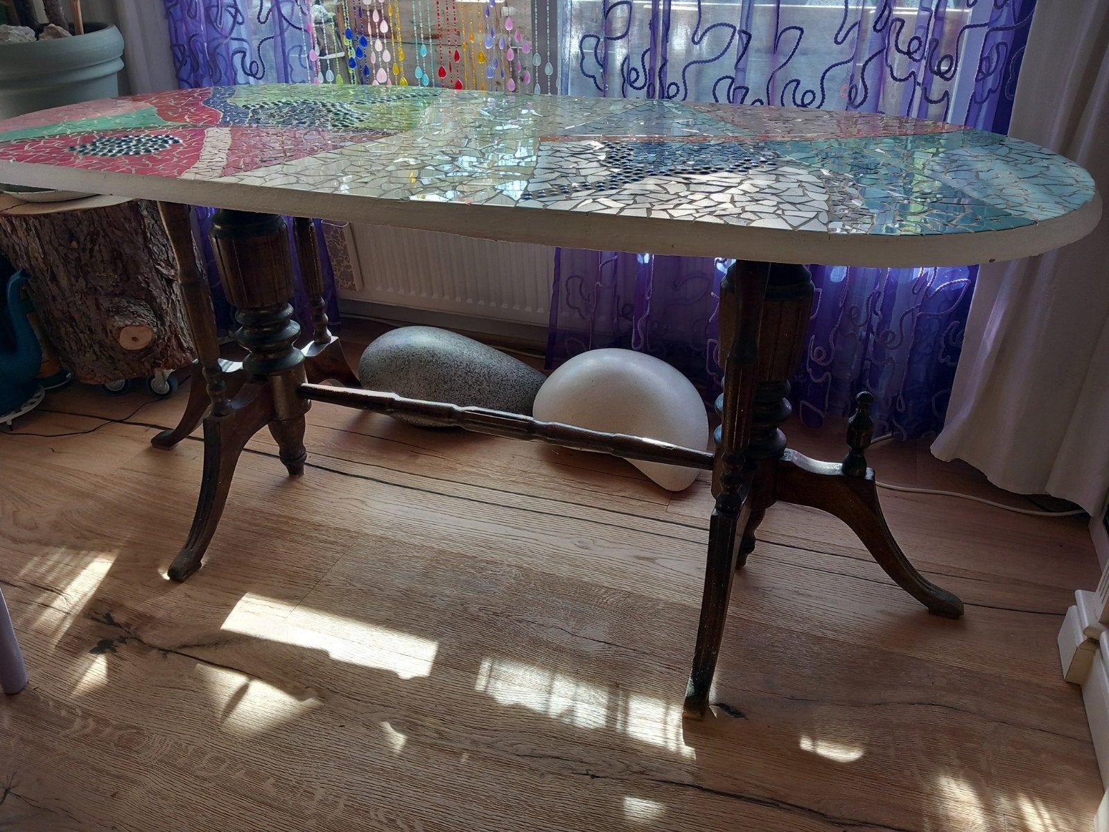 Tafel met Mozaïek Blad en Antiek Onderstel, Huizen en Kamers