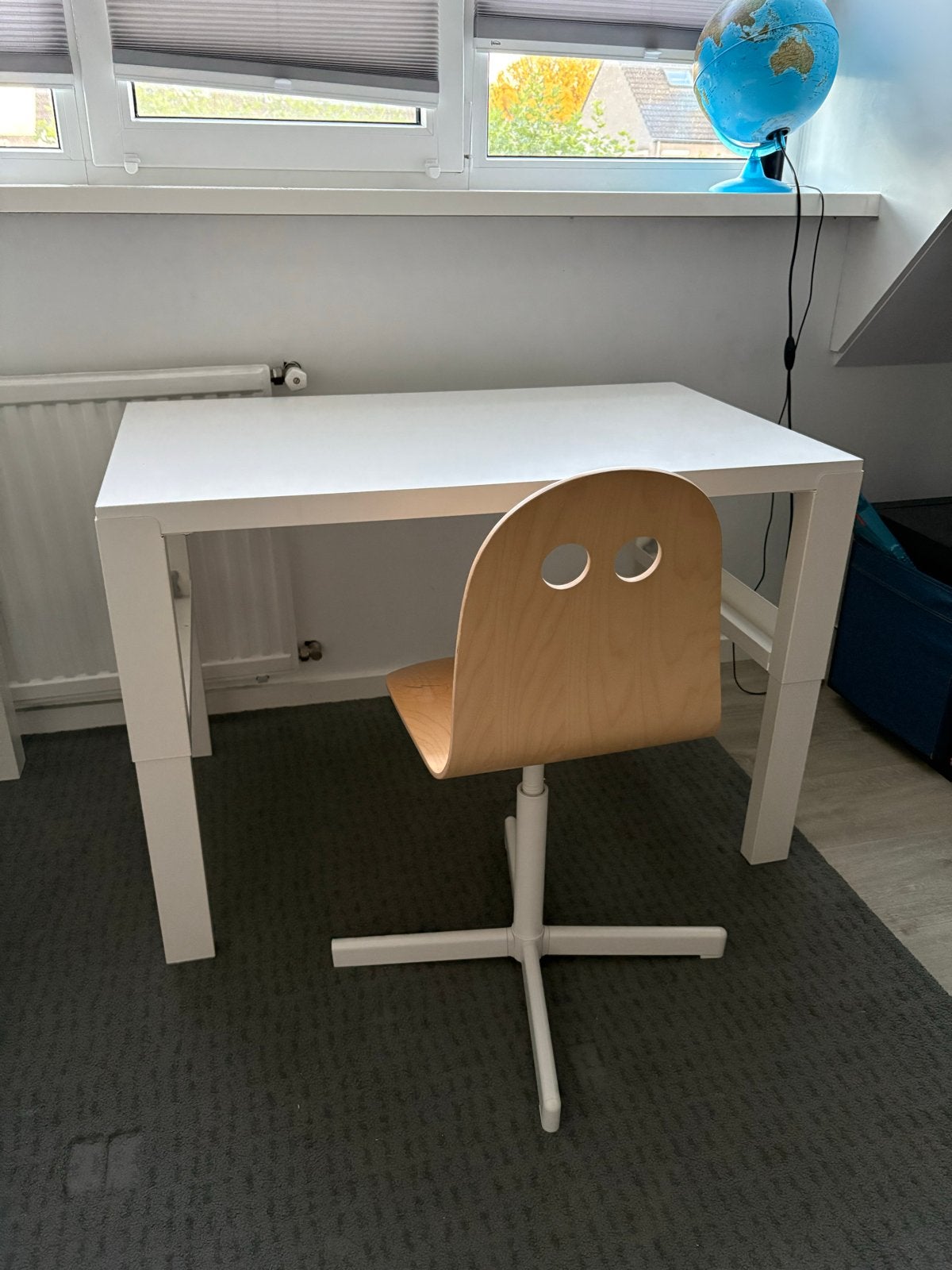 Wit bureau met houten kinderstoel, Huis en Inrichting, Ophalen, Hout, Kinderbureau, Zo goed als nieuw