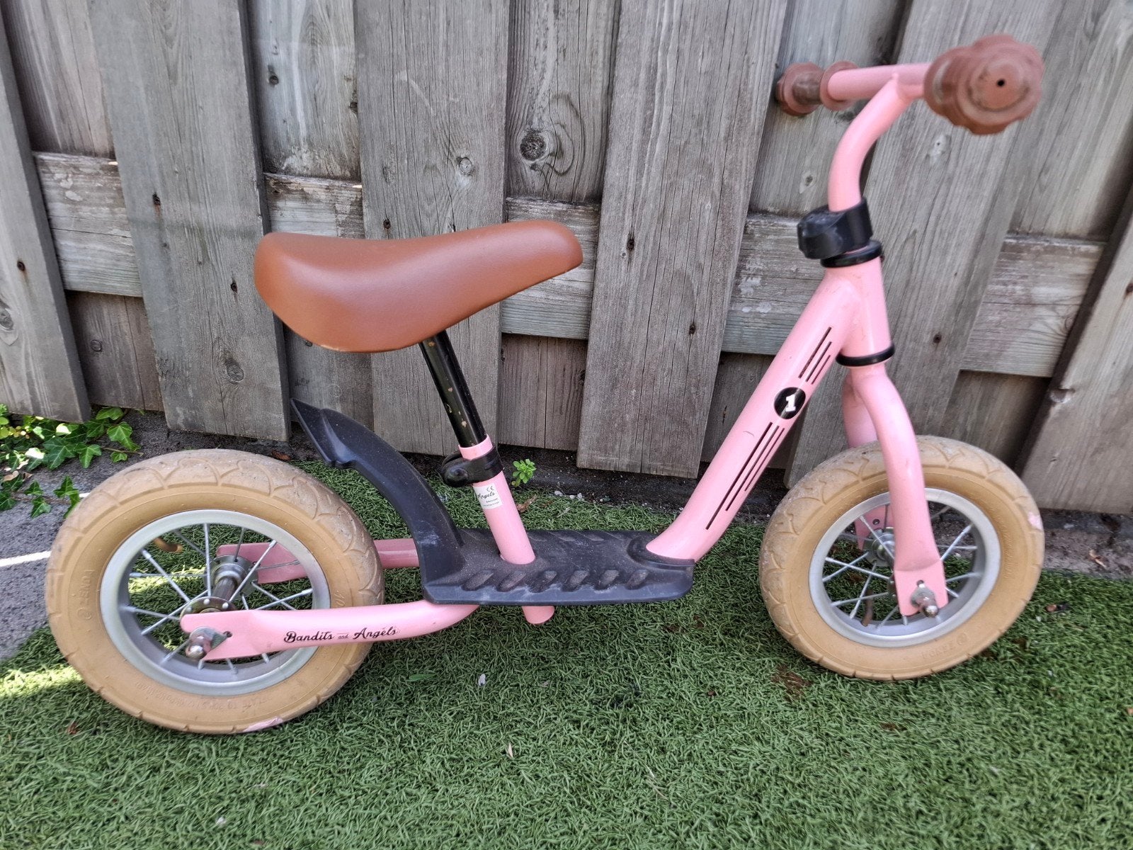 Roze loopfiets  - Bandits & Angels, Ophalen, Gebruikt, Minder dan 16 inch